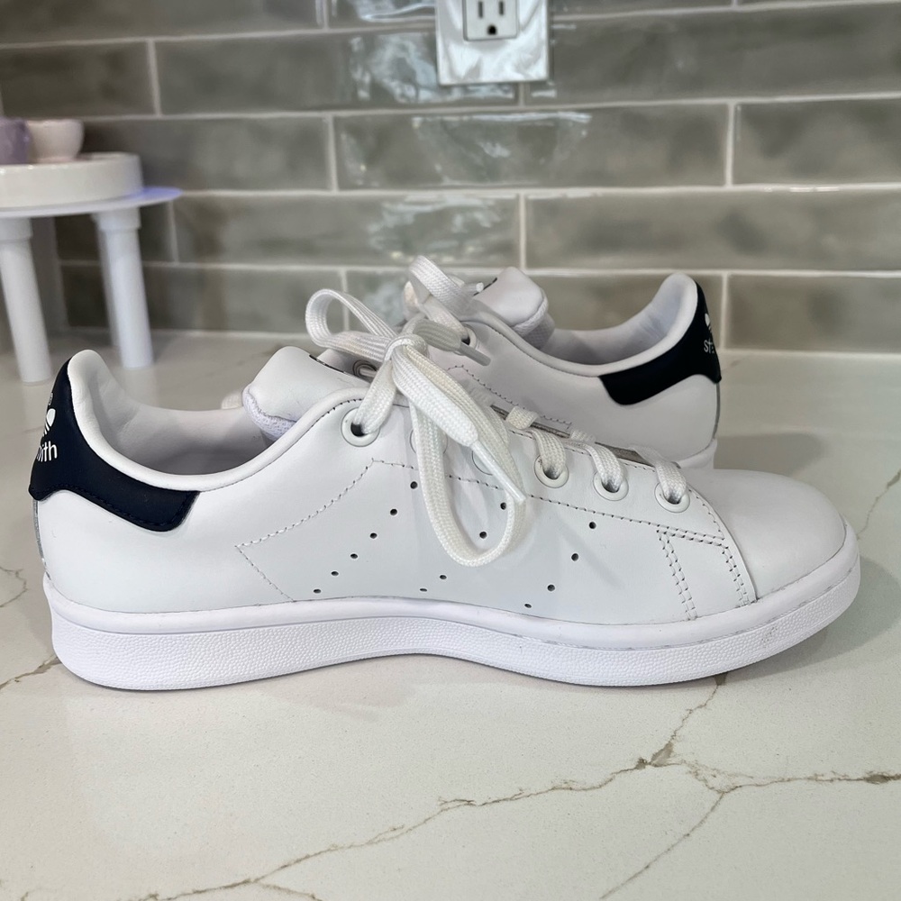 Adidas Stan Smith Shoes. Big Boy 4.5 Color White And Dark Blue. - Picture 7 of 10